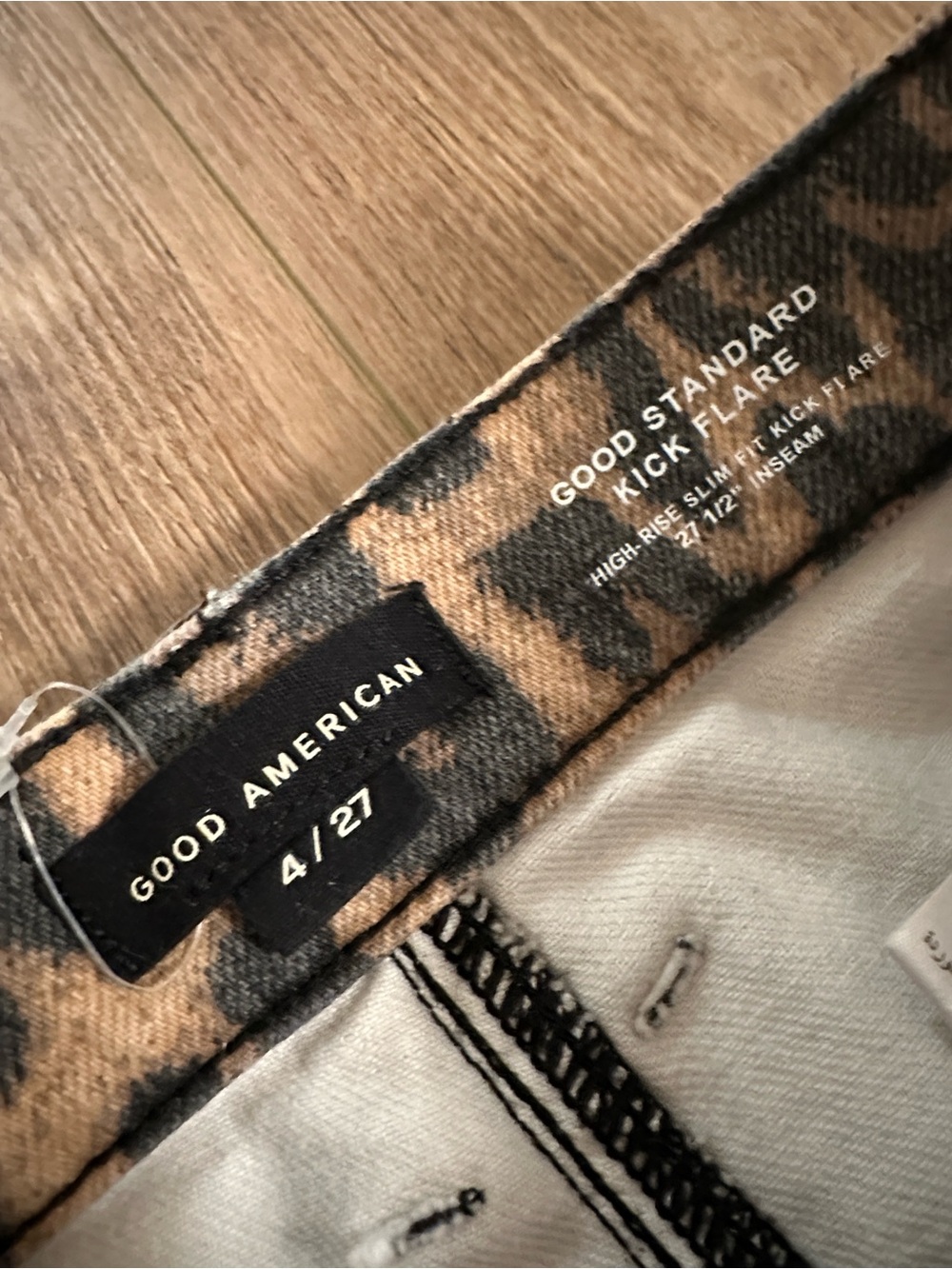 Good American Good Standard Kick Flare leopard jeans - Picture 5 of 8